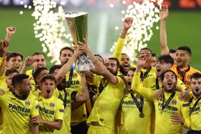 南宫官方网站亚冠转会期走向成谜；法兰克福回应争议；气氛紧张；球队文化再被提及的简单介绍